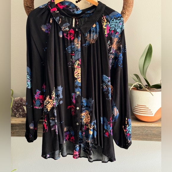 Free People Tops - Free People Floral button up Flowy Tunic